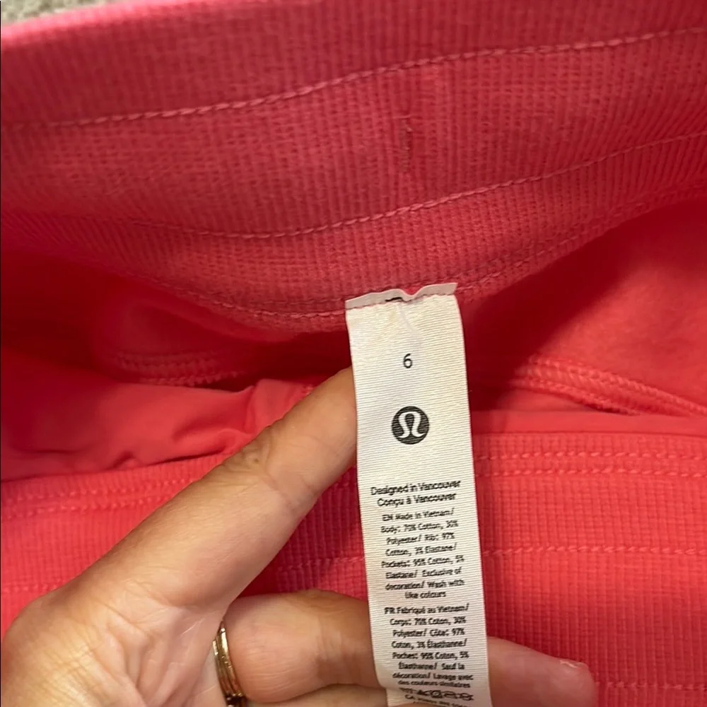 lululemon athletica scuba High Rise Short 5” - Picture 4 of 4